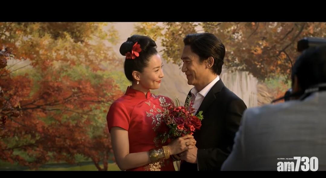 法拉的旗袍look。