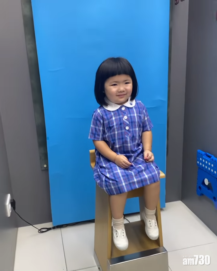 Lucy影學生照時表現興奮。
