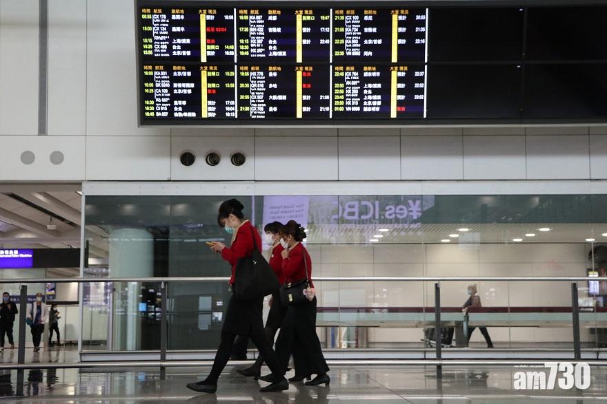 國泰航空透露,會繼續評估未接種疫苗的機組人員能否獲續聘。(資料圖片)