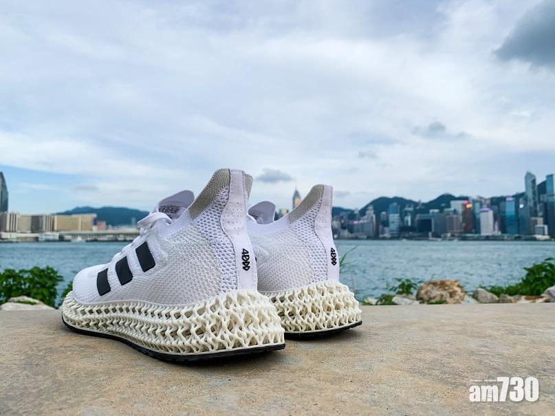 後跟支撐不足,建議跑手要買細半碼。