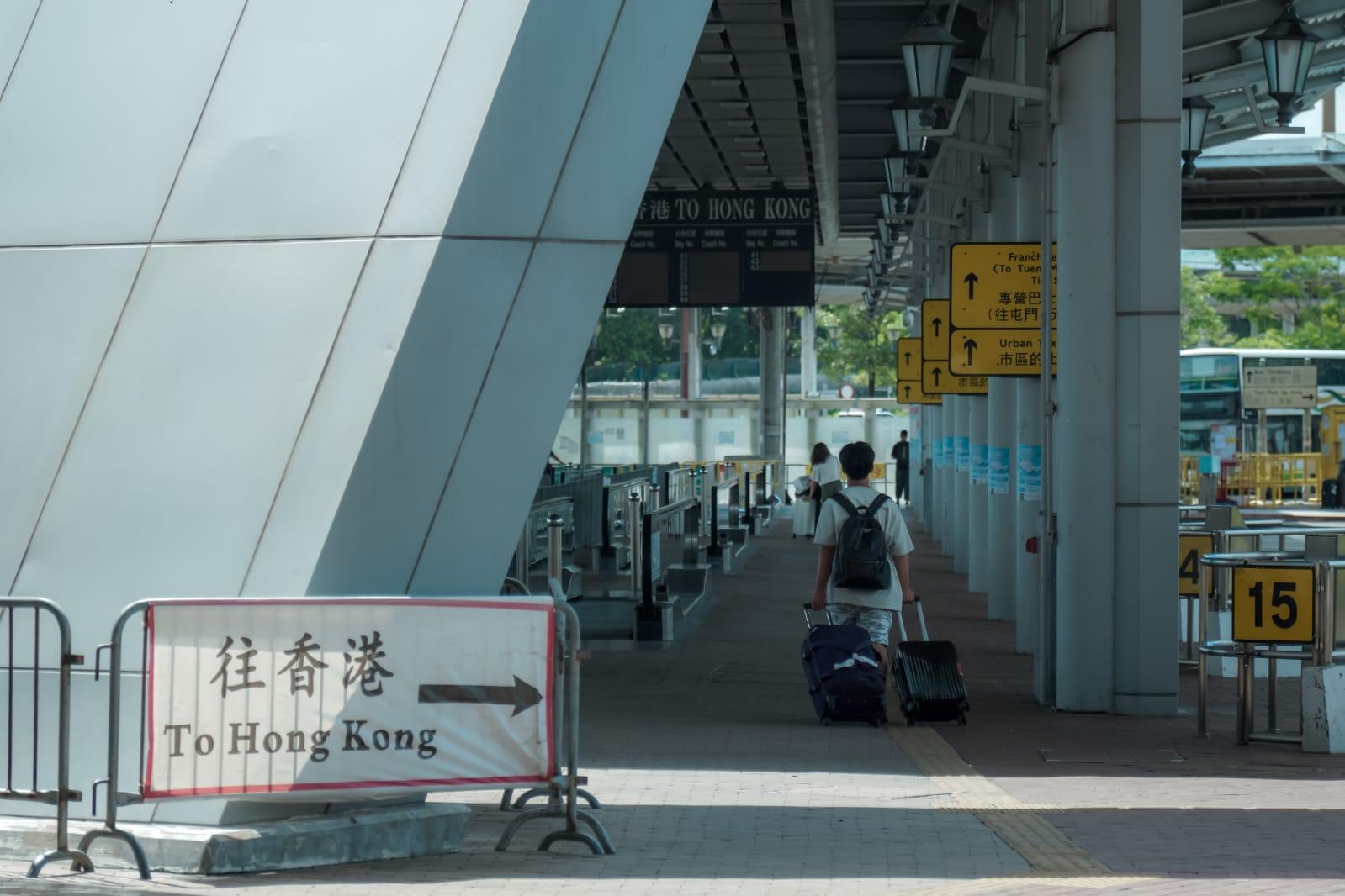 回港易全面恢復,有港人今早循深圳灣口岸返港。(莊振邦攝)