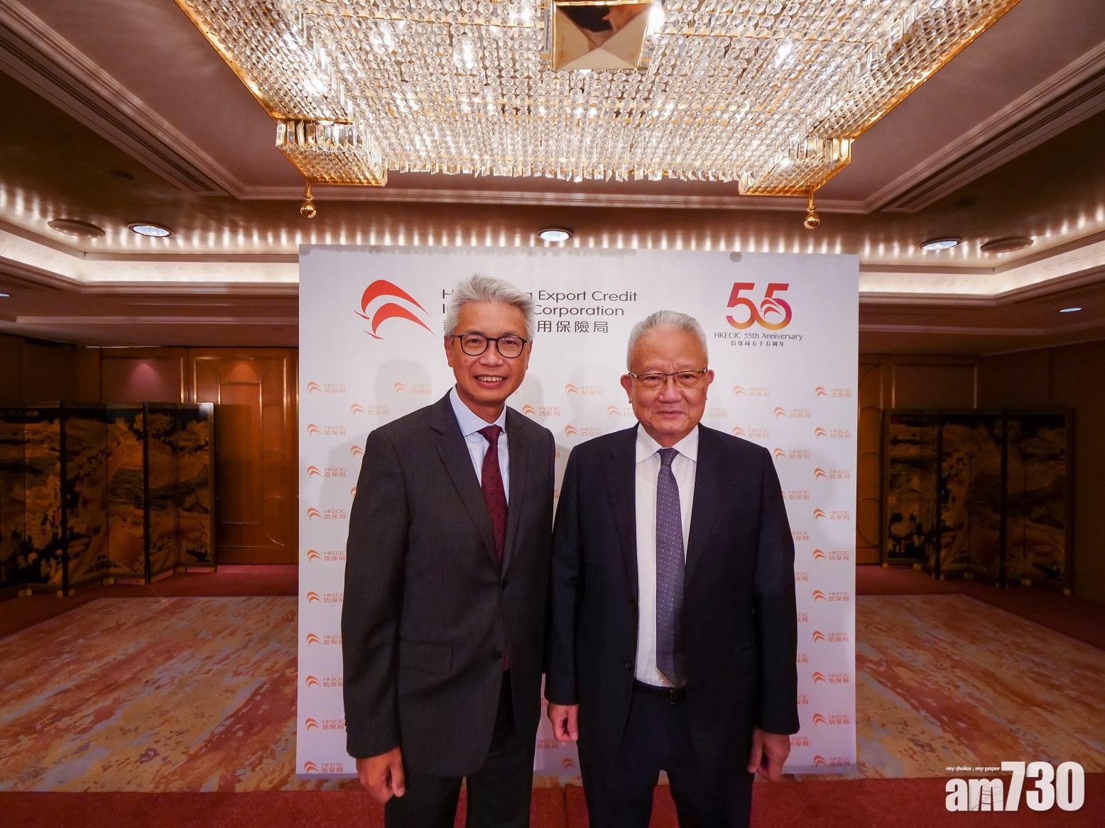 趙民忠(左)稱,預期航運價格及原材料成本急升等問題短期內難以紓緩,最快可能至明年農曆新年後。