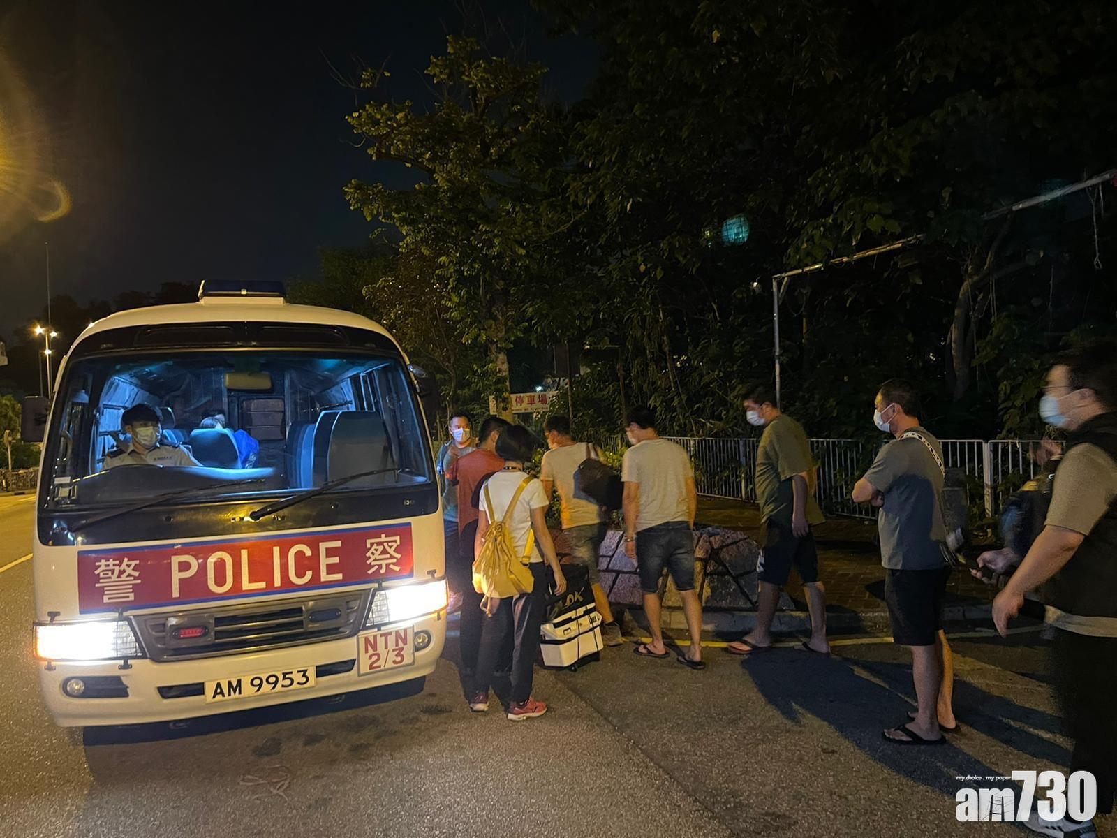 警元朗搗破無牌酒吧拘28人。