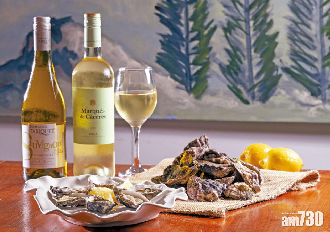 開蠔班同時有美酒配對,侍酒師特選來自法國西南部及西班牙的白酒,充滿清爽的柑橘風格。