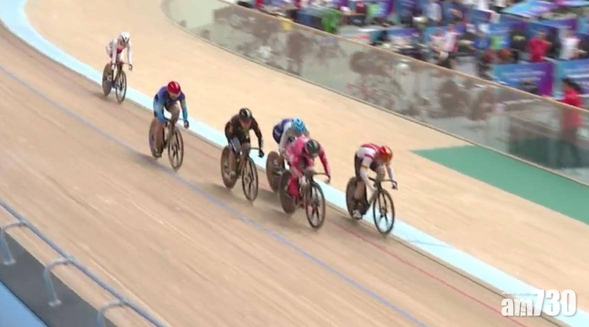 港隊代表李慧詩(粉紅衣)在準決賽再取得首名晉級。(直播截圖)