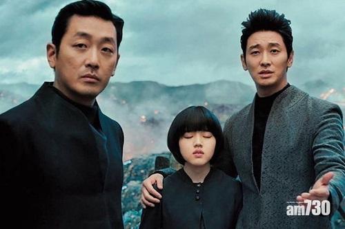 河正宇(左)憑《與神同行》走紅。