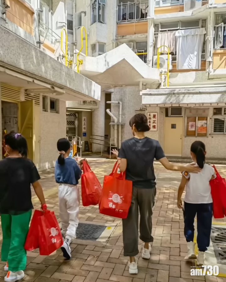 三名女兒已長高至媽媽的膊頭。