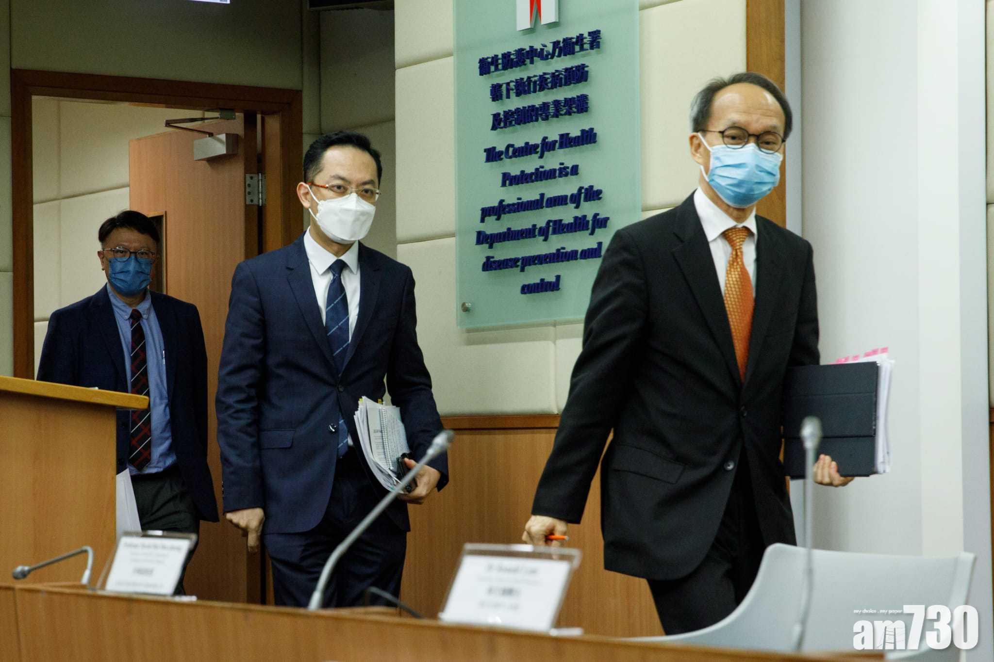 林文健(中)、劉宇隆(右)和許樹昌(左)在聯席會議後見記者。(蘇文傑攝)