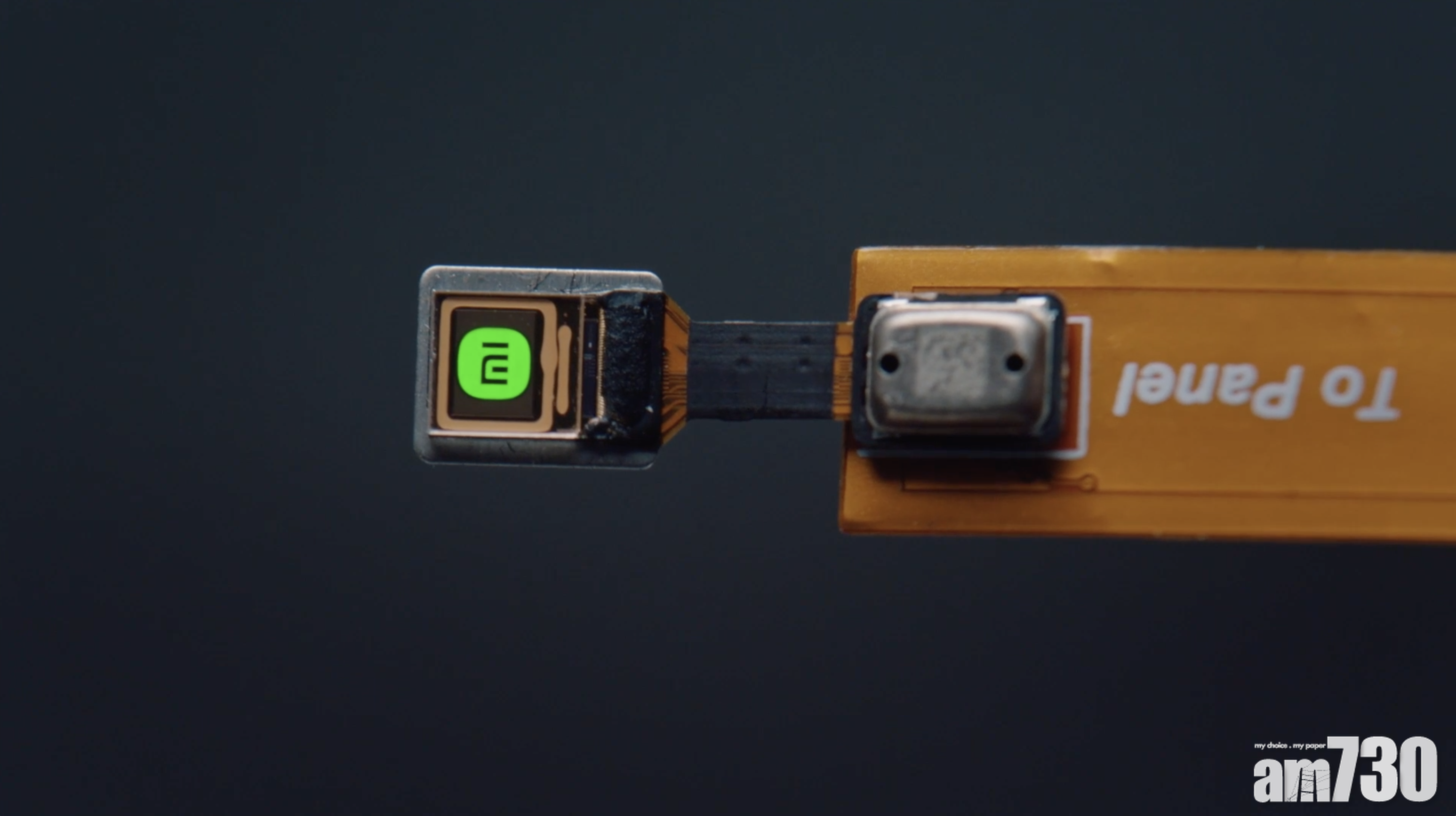 MicroLED顯示晶片尺寸僅2.4x2.02毫米,體積猶如芝麻般大。