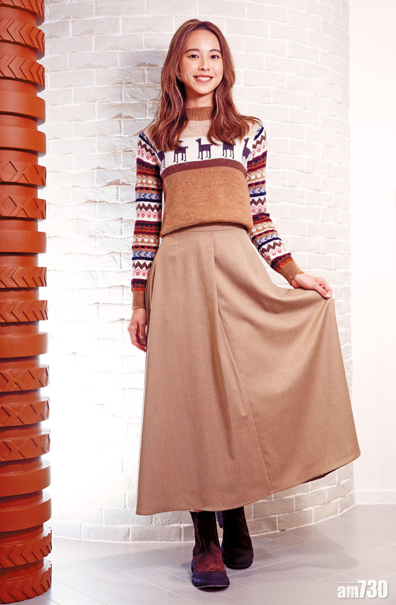 ‧駱駝色民族圖案knit top $2,880(A)
‧駱駝色skirt $3,580(A)
‧啡色麖皮booties $3,680(A)