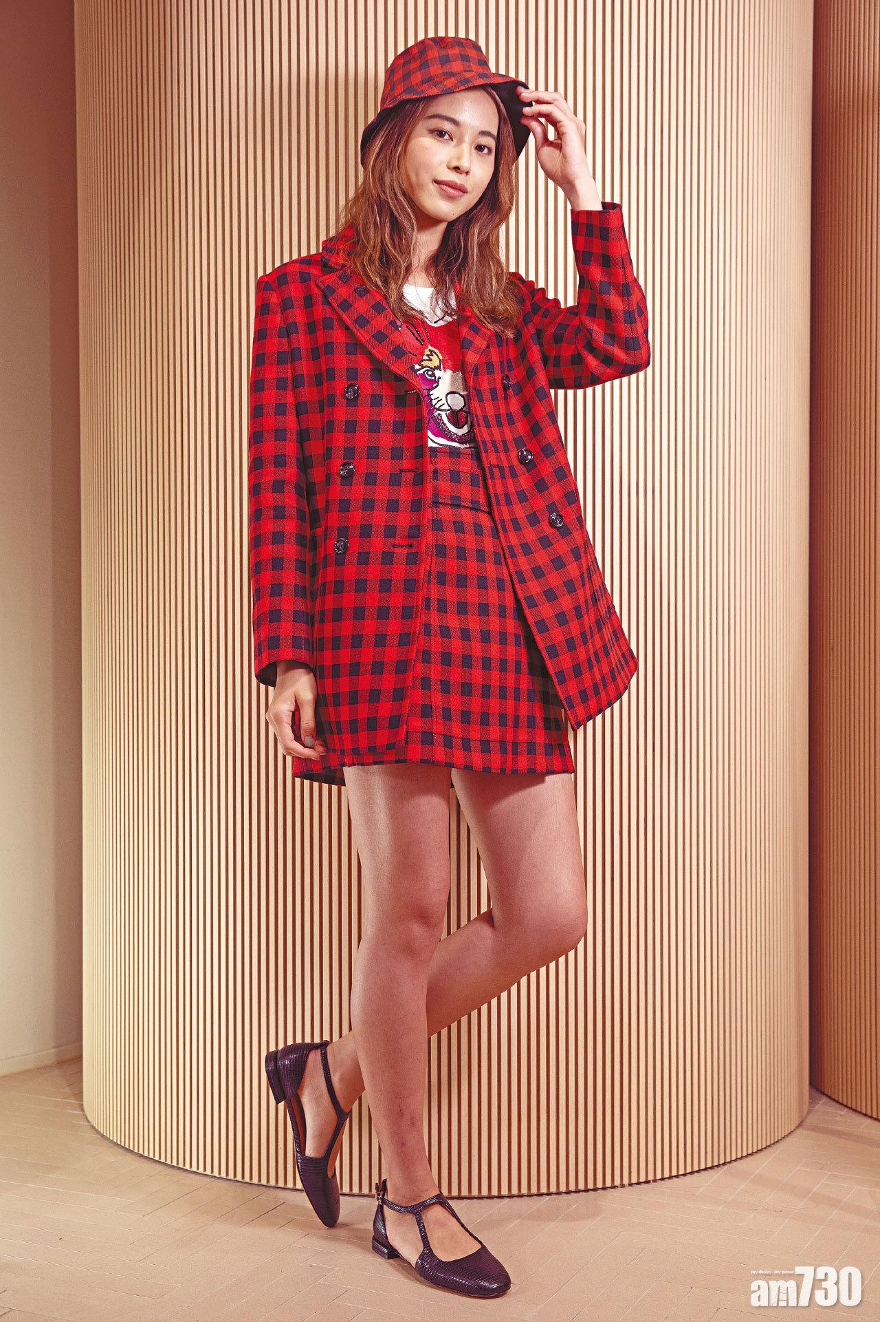 ‧紅黑色格仔漁夫帽 $880(B)
‧紅黑色格仔blazer $4,980(B)
‧白色獅子頭圖案tee $1,580(B)
‧紅黑色格仔mini skirt $2,080(B)
‧黑色皮革shoes $1,780(B)