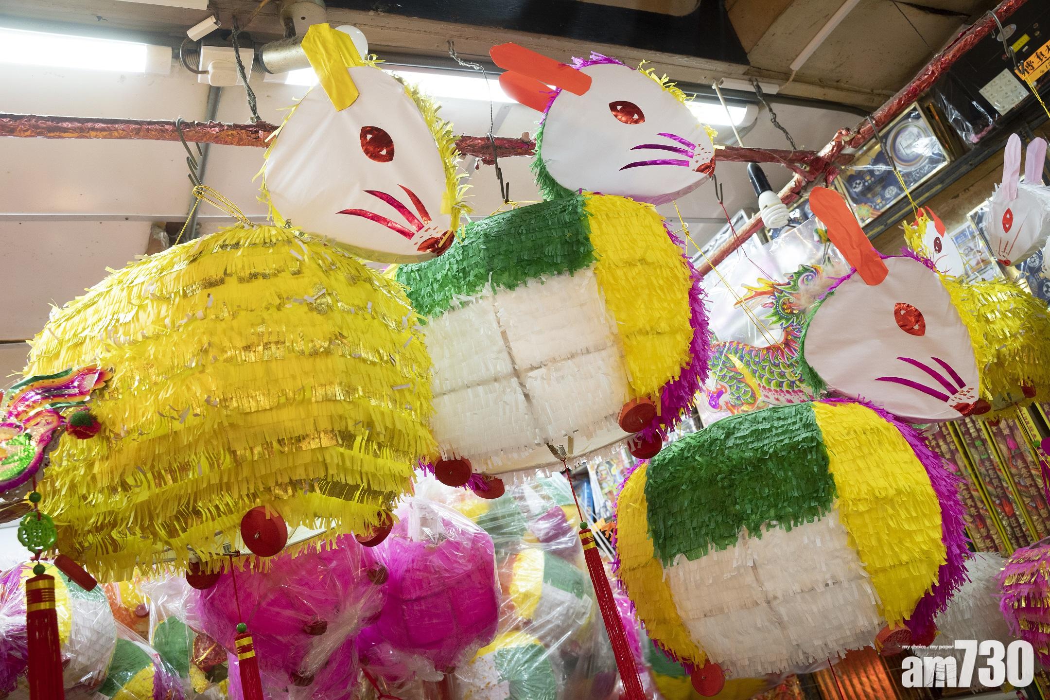 今年單是網上,已賣出近五百隻白兔燈籠。