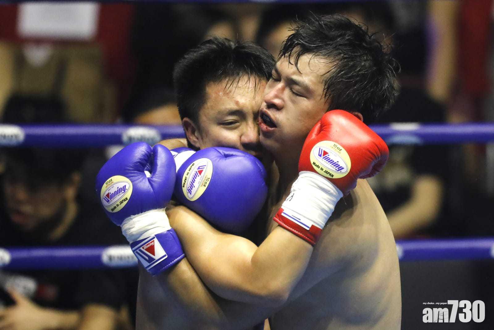 林作多次將鍾培生「抱緊處理」。(林俊源攝)