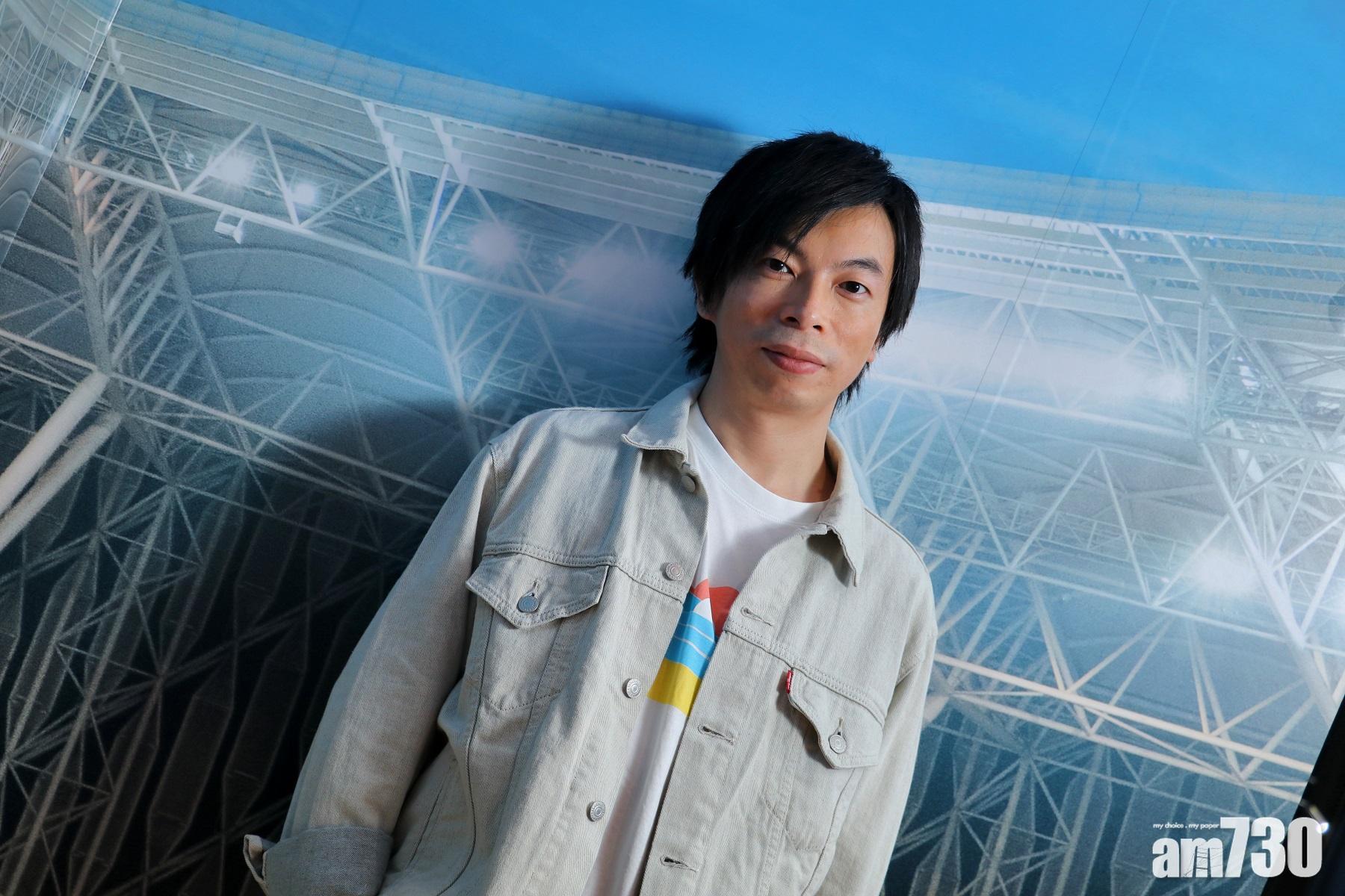 演舞台劇出身的楊偉倫自言是贏在起跑線,初入行時收入不高,但慶幸沒家庭負擔。(林俊源攝)