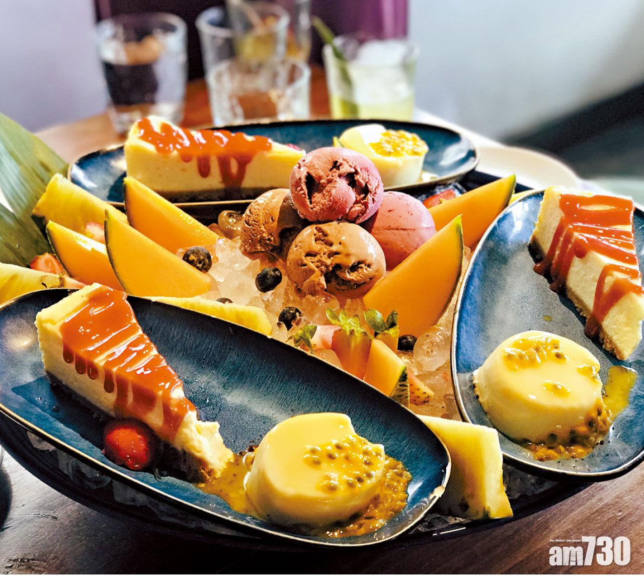 勁豐富甜品拼盤,包括全素雪糕、水果、芝士蛋糕及奶凍,按人頭供應分量,愈多人愈大盤!