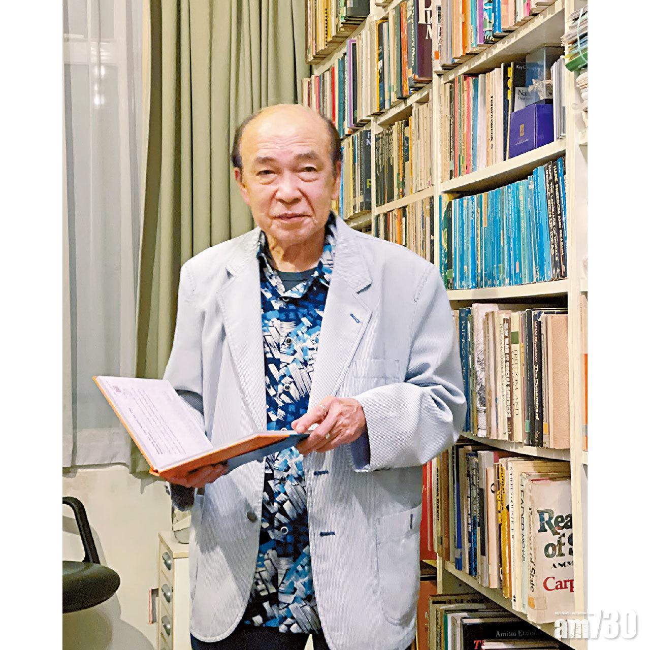 黃宏發退休後埋首翻譯唐詩。