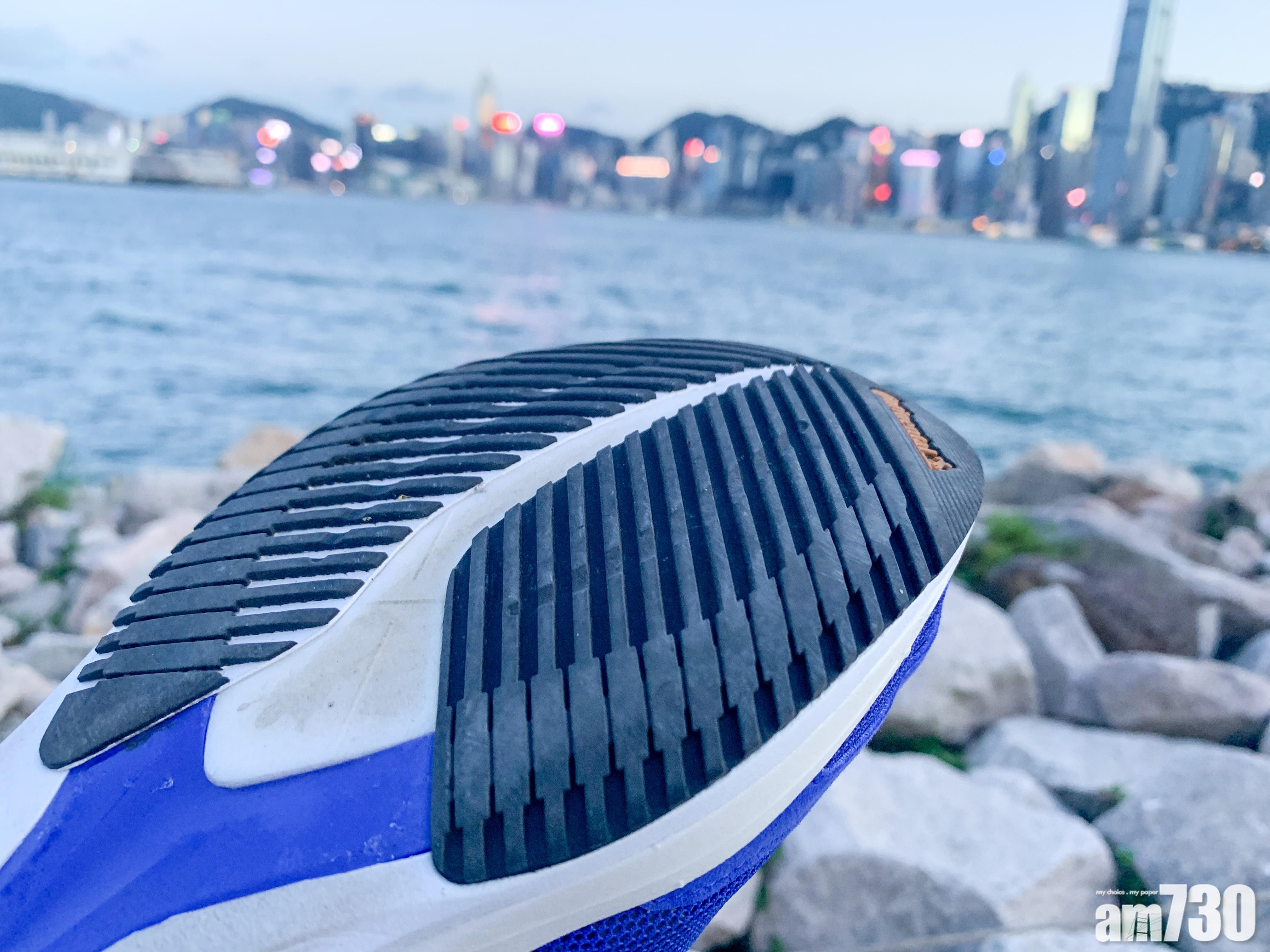 大底以馬牌材料,抓地力有保證。