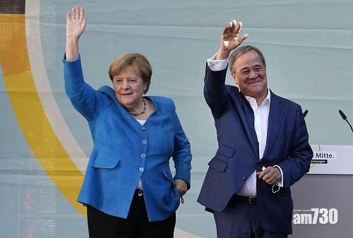 默克爾(左)昨為黨友拉舍特拉票。(美聯社)