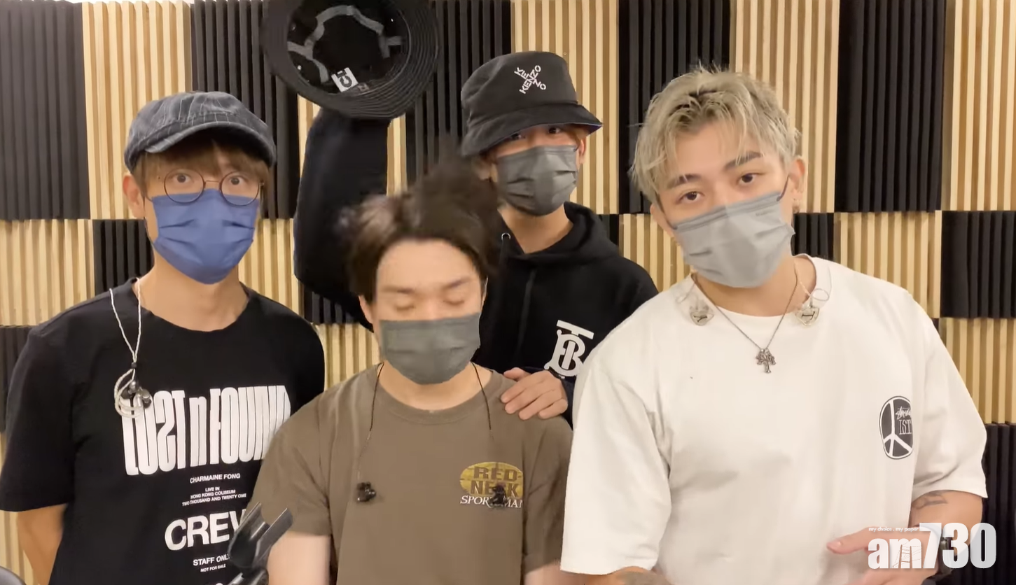 商台上載宣傳片,姜濤搞鬼拎走Jer的帽。