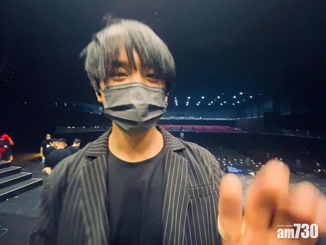 鏡頭愈近,姜濤擺出不同表情。