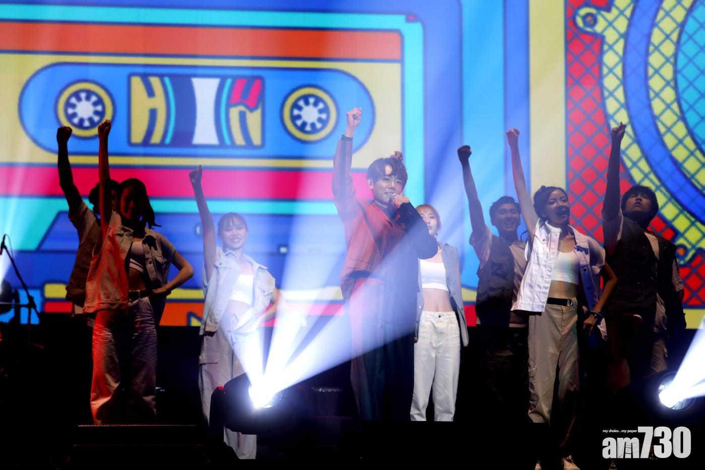 林家謙的舞姿倒不俗。(林俊源攝)