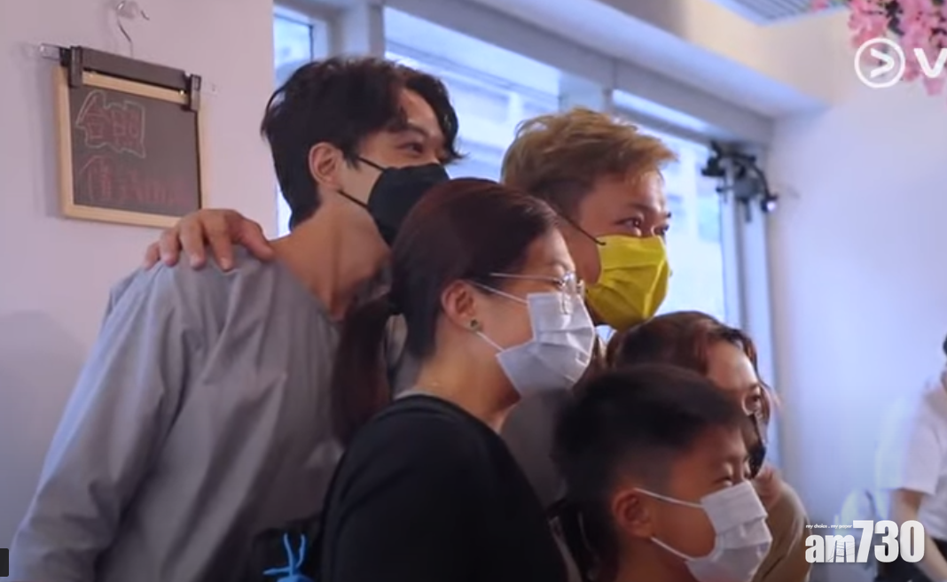 當然少不了與粉絲合照。