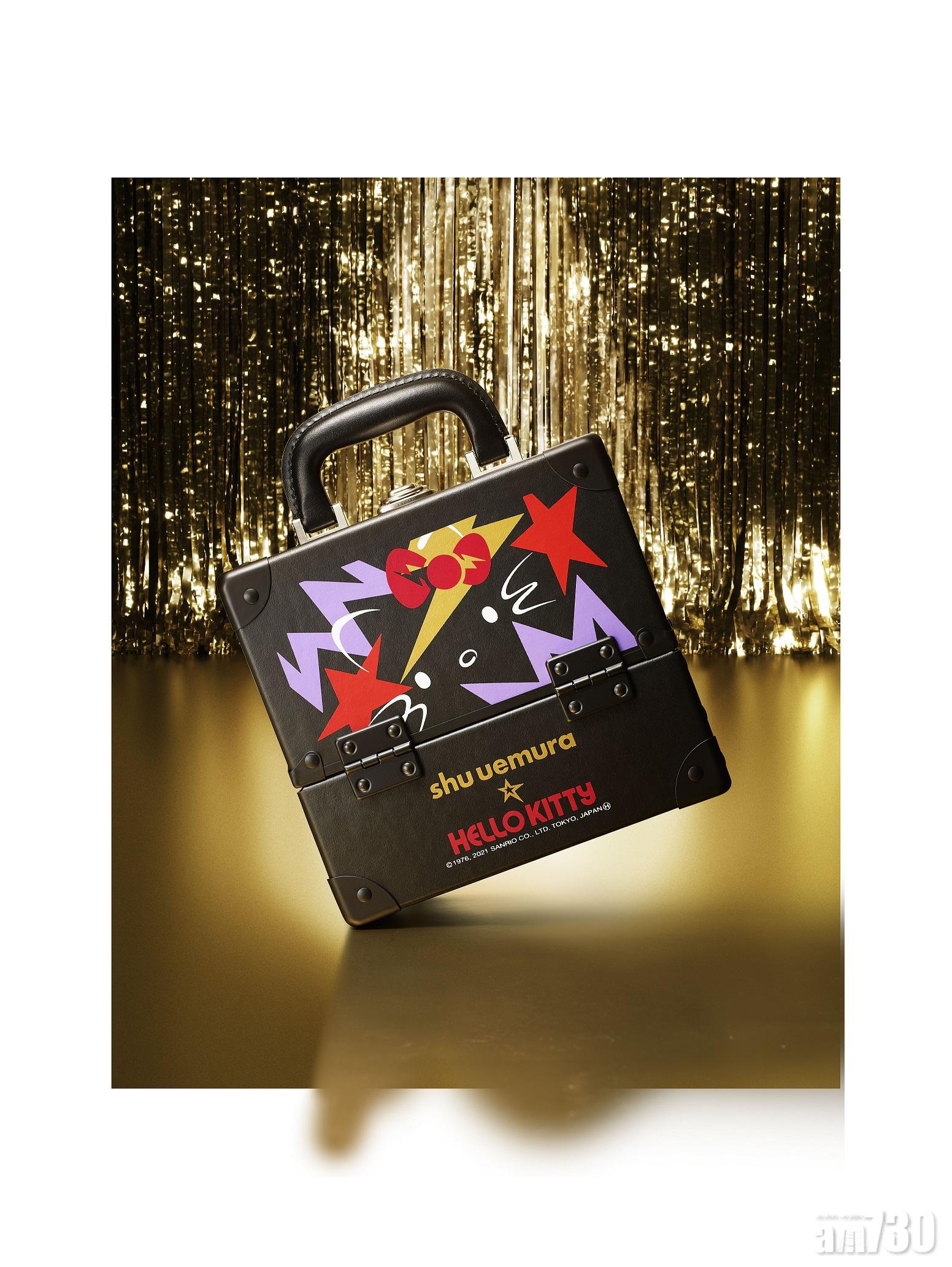 rock the party! 限量化妝箱 $2,950
化妝箱由日本匠人全手工製作,精巧設計可存放所有必需的化妝小物。