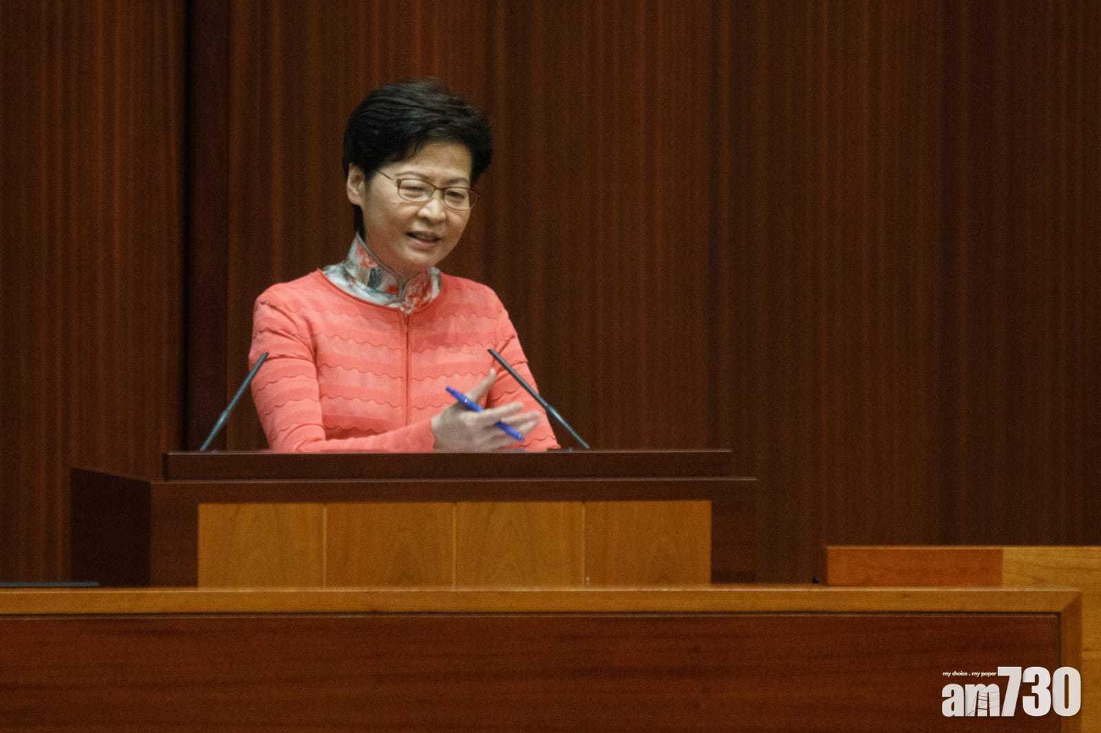 林鄭月娥稱,自己並無意圖強制市民將強積金轉為年金,強調《施政報告》建議只是研究。(蘇文傑攝)