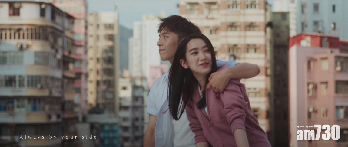 她同在MV中穿上Uniqlo的外套,在天台與Edan談情。