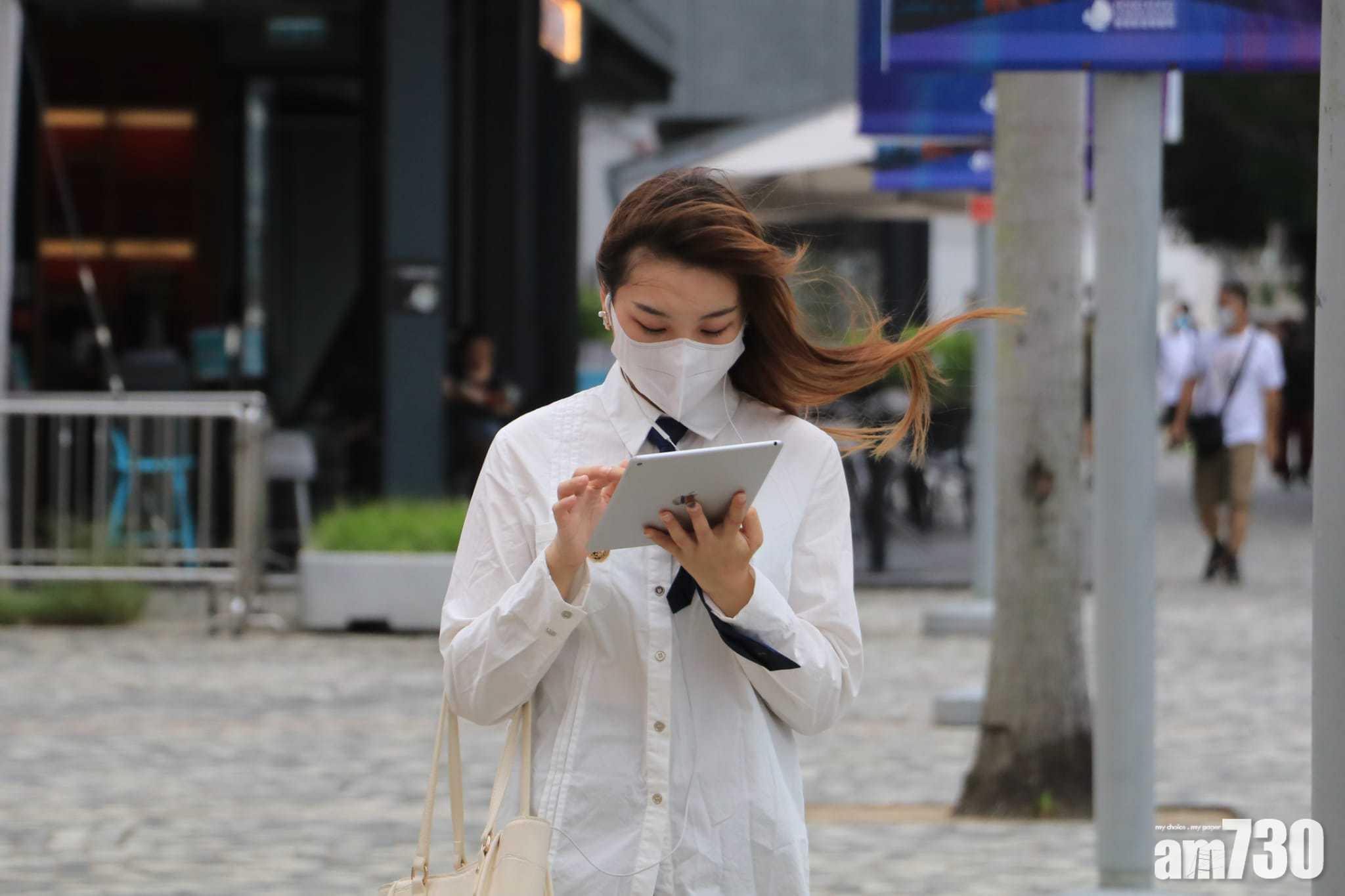 今日下午開始,維港一帶風勢顯著增強。(林俊源攝)