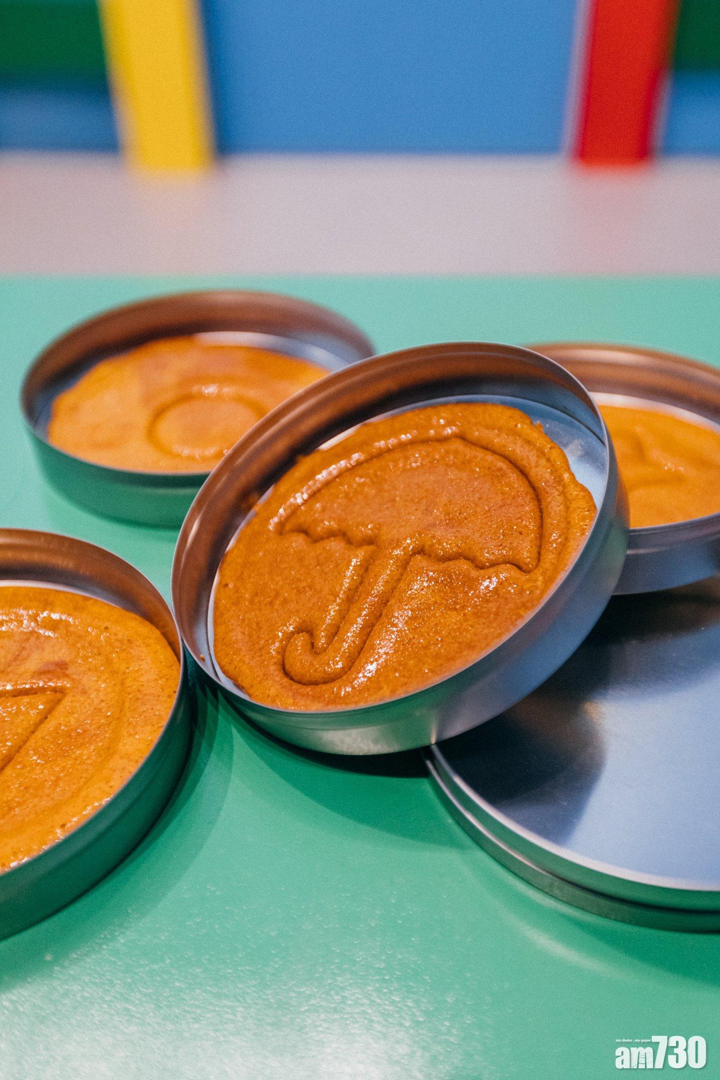 品牌還原劇中雨傘及圓形圖案的椪糖。