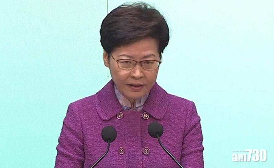 三號強風信號現正生效,林鄭呼籲市民留意天文台的訊息,並強調政府會檢視如何改善訊息發放和解說。(直播截圖)