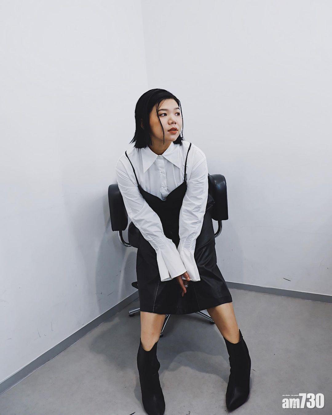 鄧小巧被喻為治療系歌手。