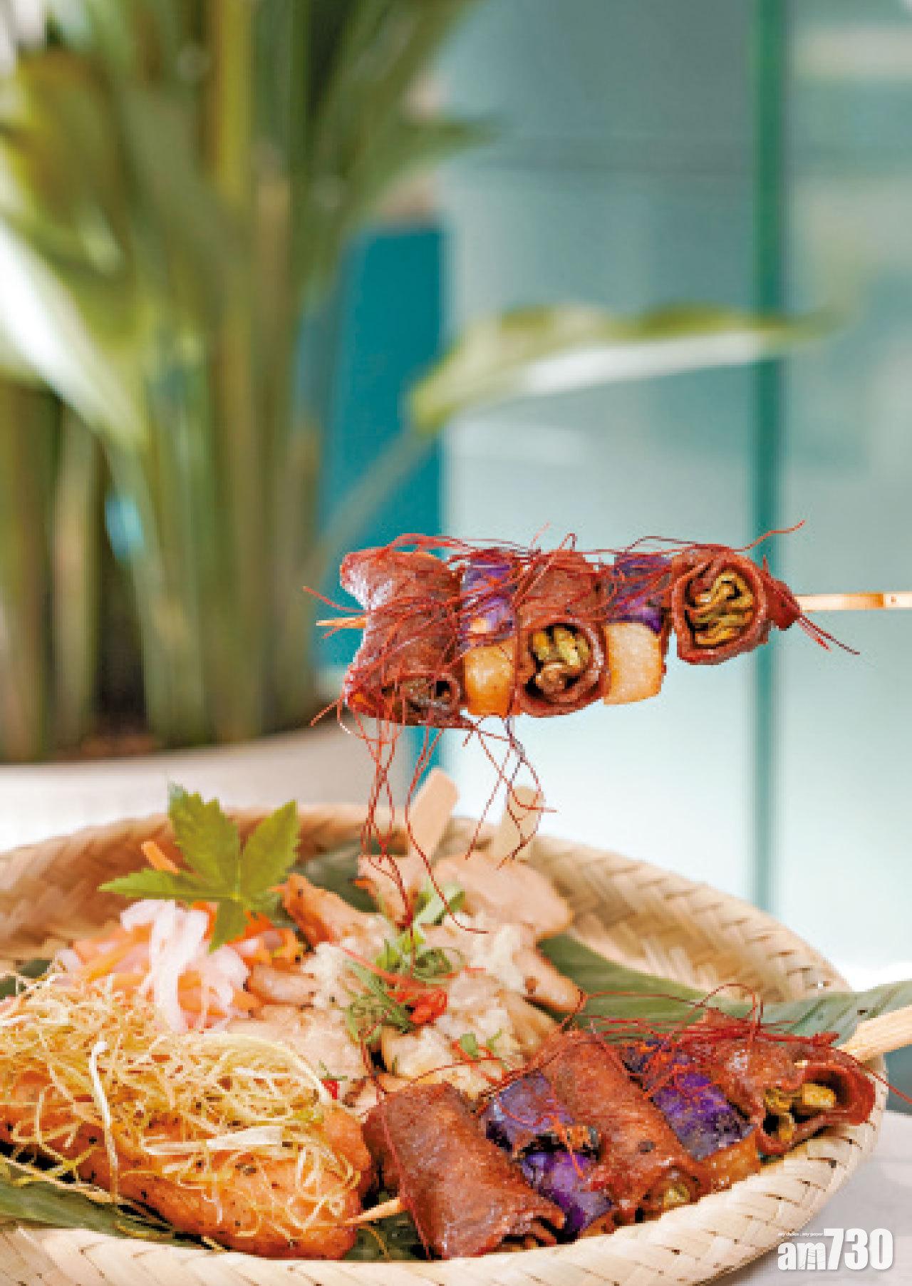 特式串燒拼盤有薑蔥雞肉、川辣牛肉及泰式魚肉,每一串也有驚喜。$88/3串、$32/1串