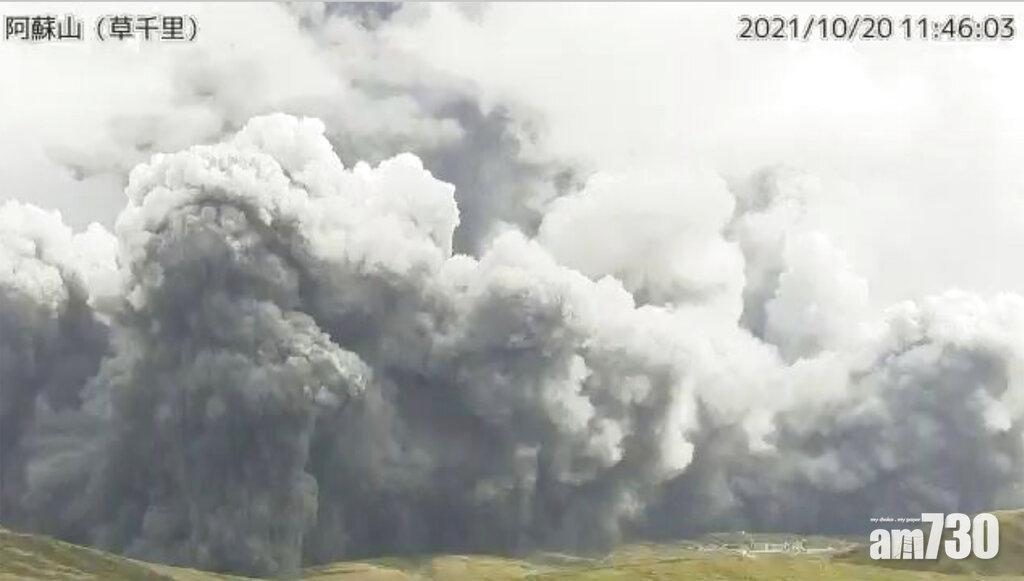 大量火山灰對居民生活造成不良影響。(美聯社)