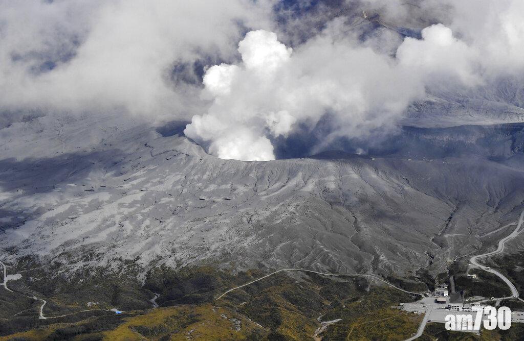 阿蘇火山噴發活動持續增強。(美聯社)