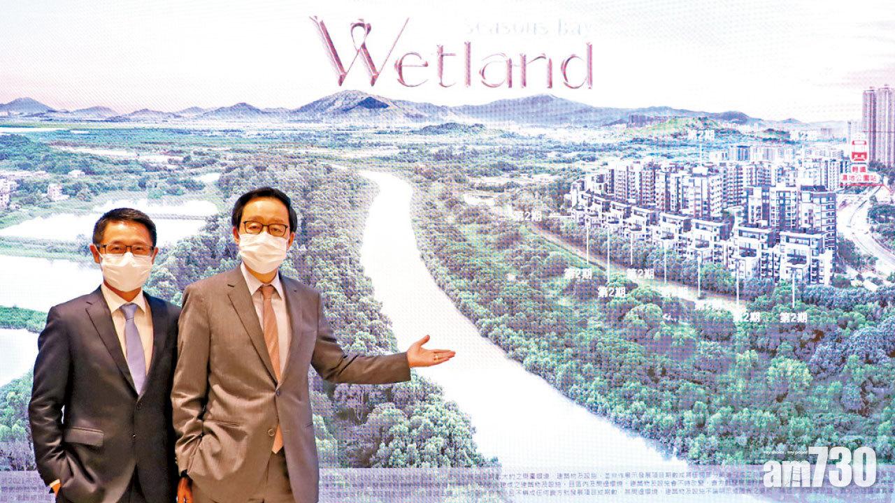 雷霆(右)強調WSB二期單位定價將參考市價。(鍾式明攝)