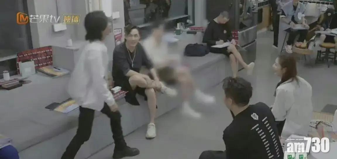 開頭都有心機模糊。