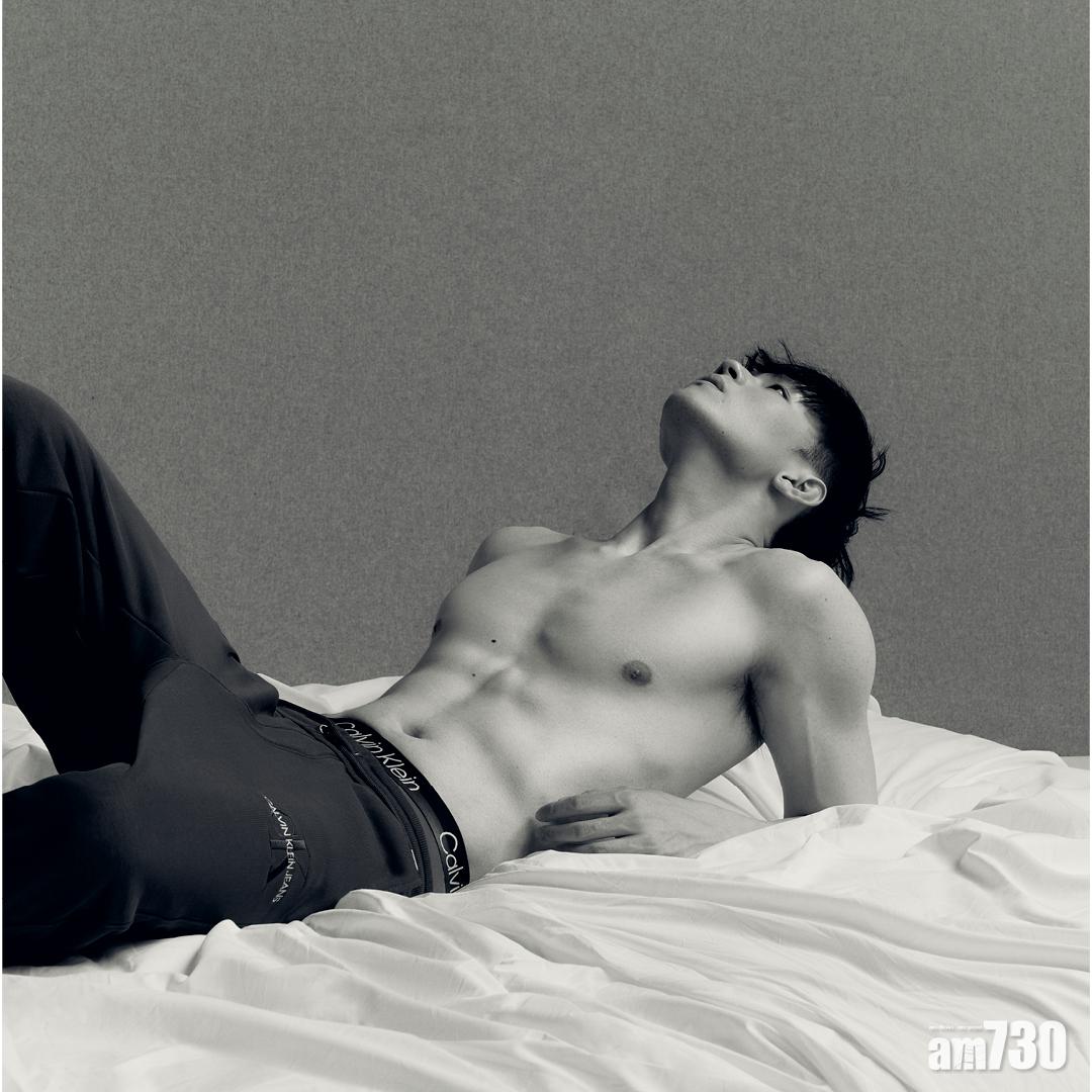 Ian罕有地騷肌。