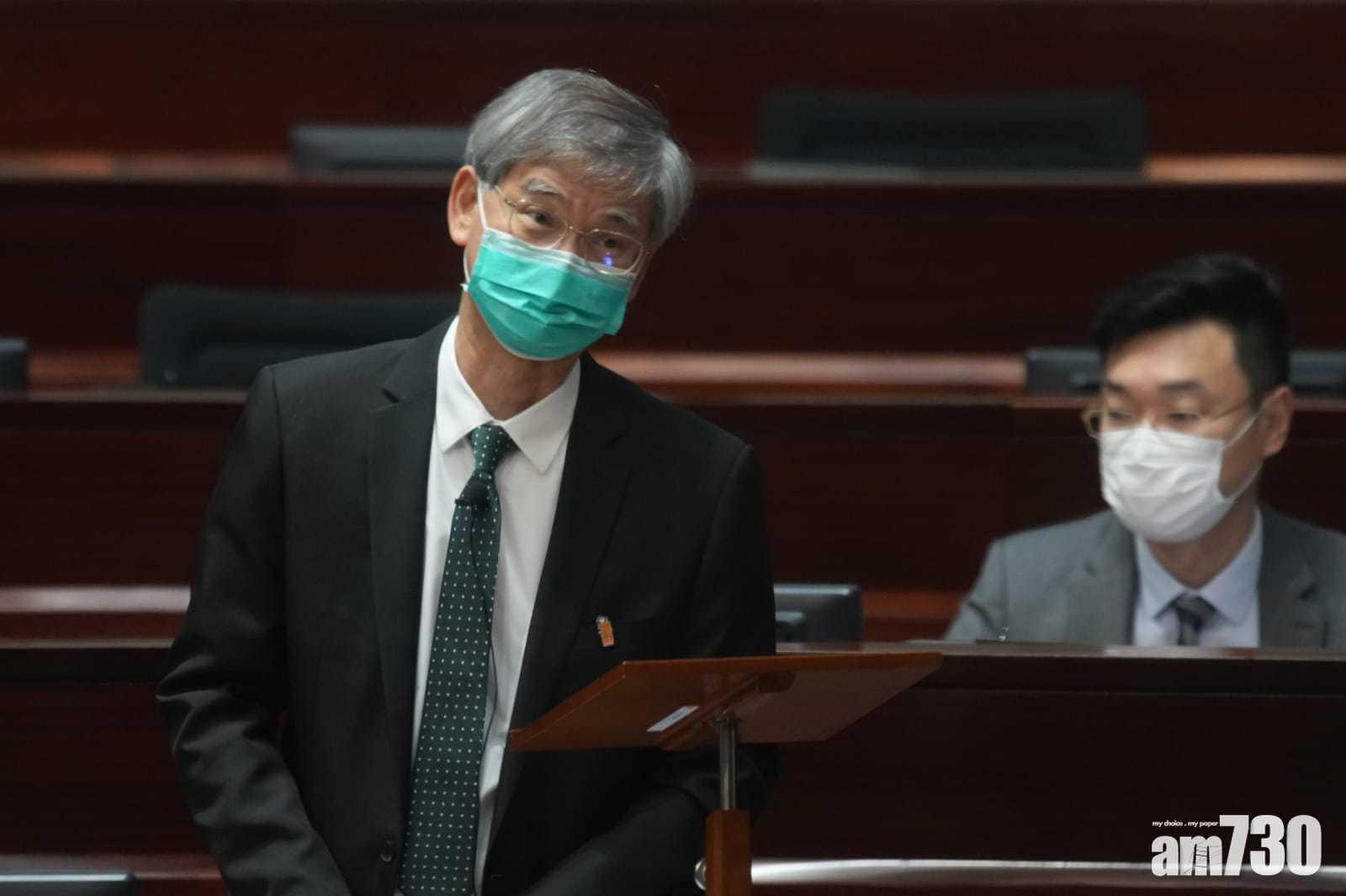 勞福局長羅致光下午出席立法會。(陳奕釗攝)