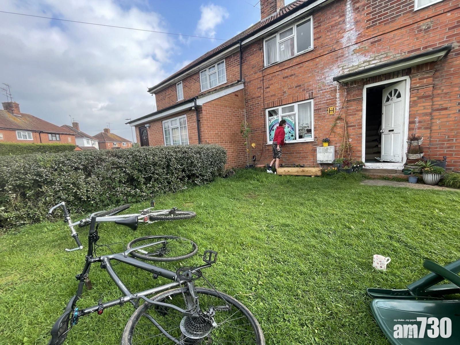 阿勤到埗後英國3個多月,成功找到全職工作。(受訪者提供)