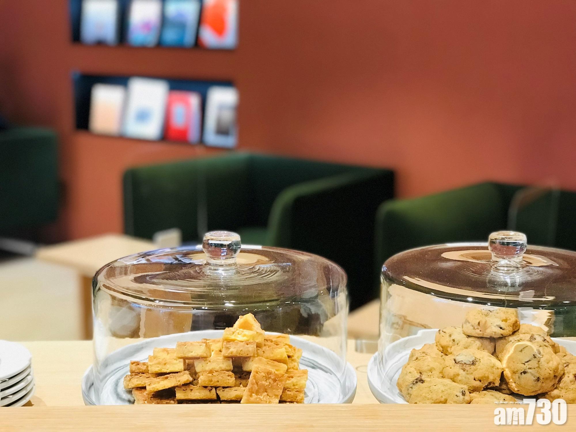 「NOC Lounge」特設墨綠絲絨梳化雅座,並設有自助輕食吧,感覺十分relax。