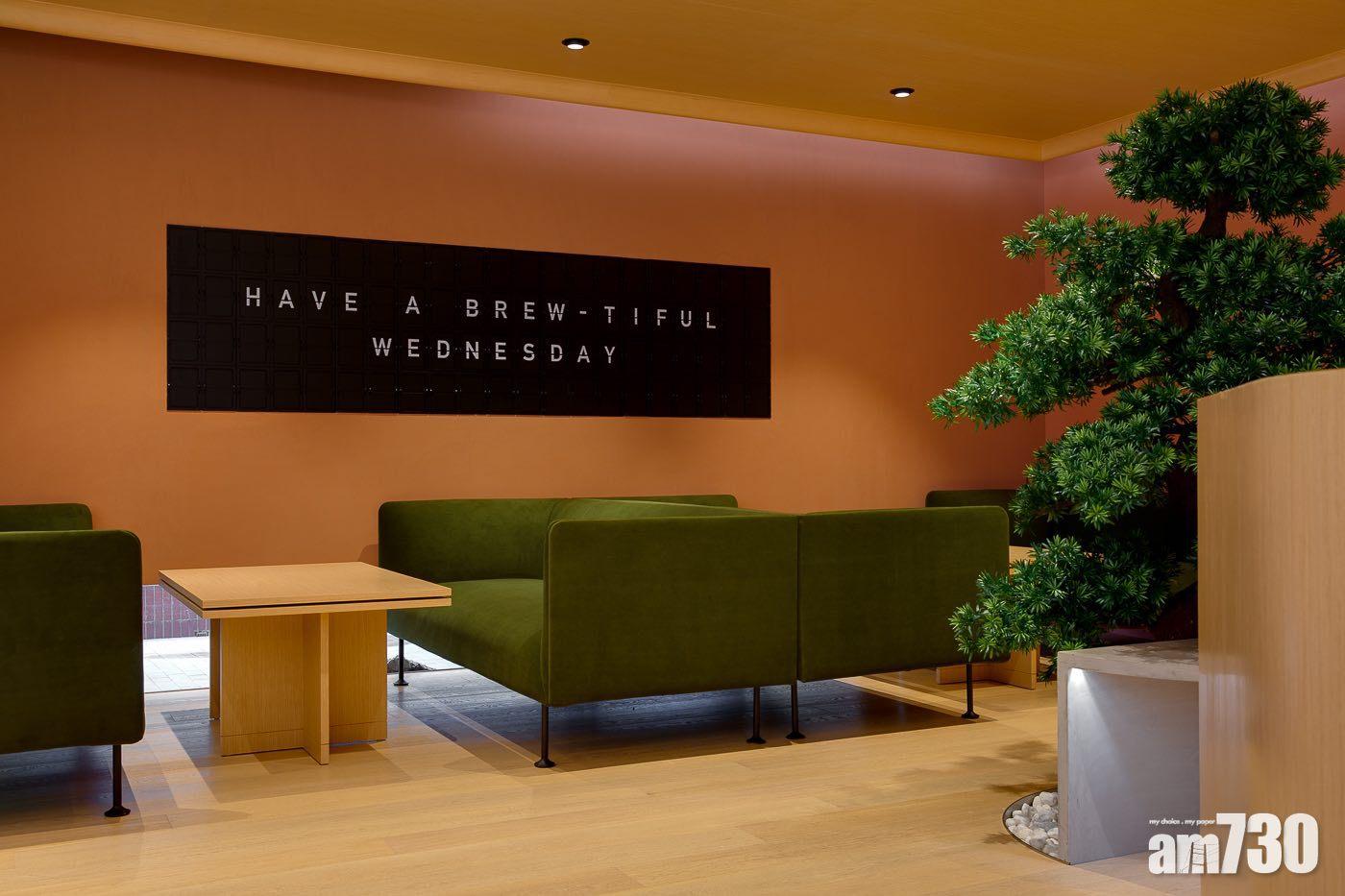 以機場貴賓候機室為靈感的「NOC Lounge」,notice board以跳字版為靈感,字句每天不同。