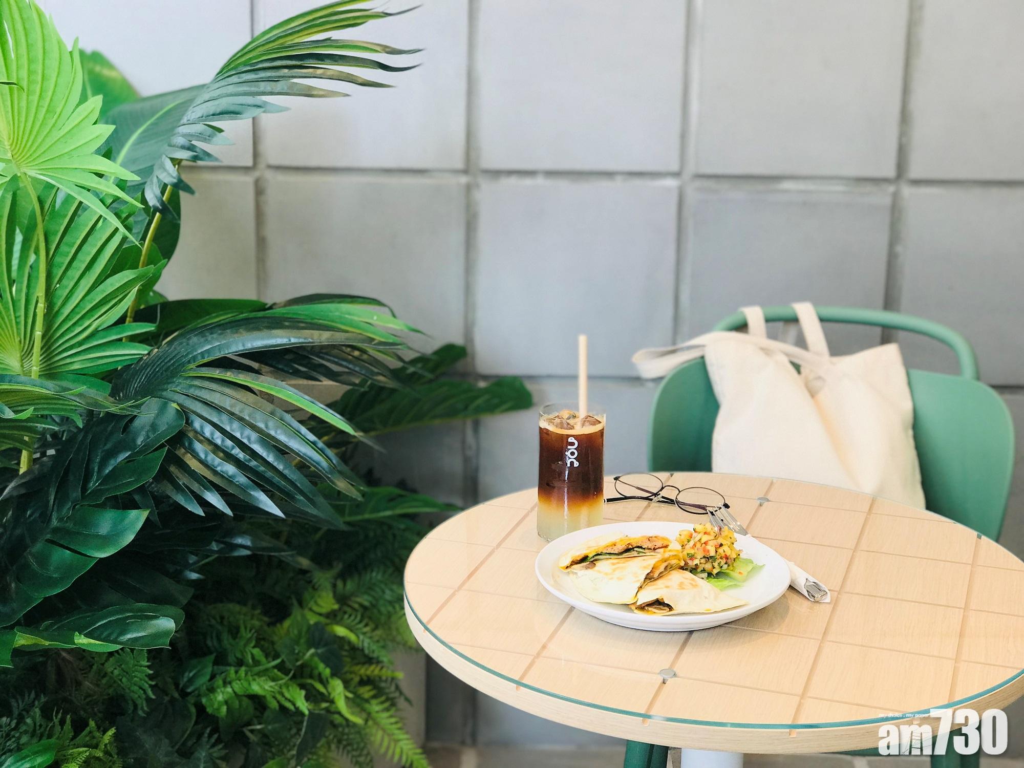 Outdoor位置正正對住酒店,可看到人來人往,在陽光下喝杯咖啡,一流!