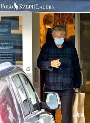 艾力寶雲日前被影到shopping。