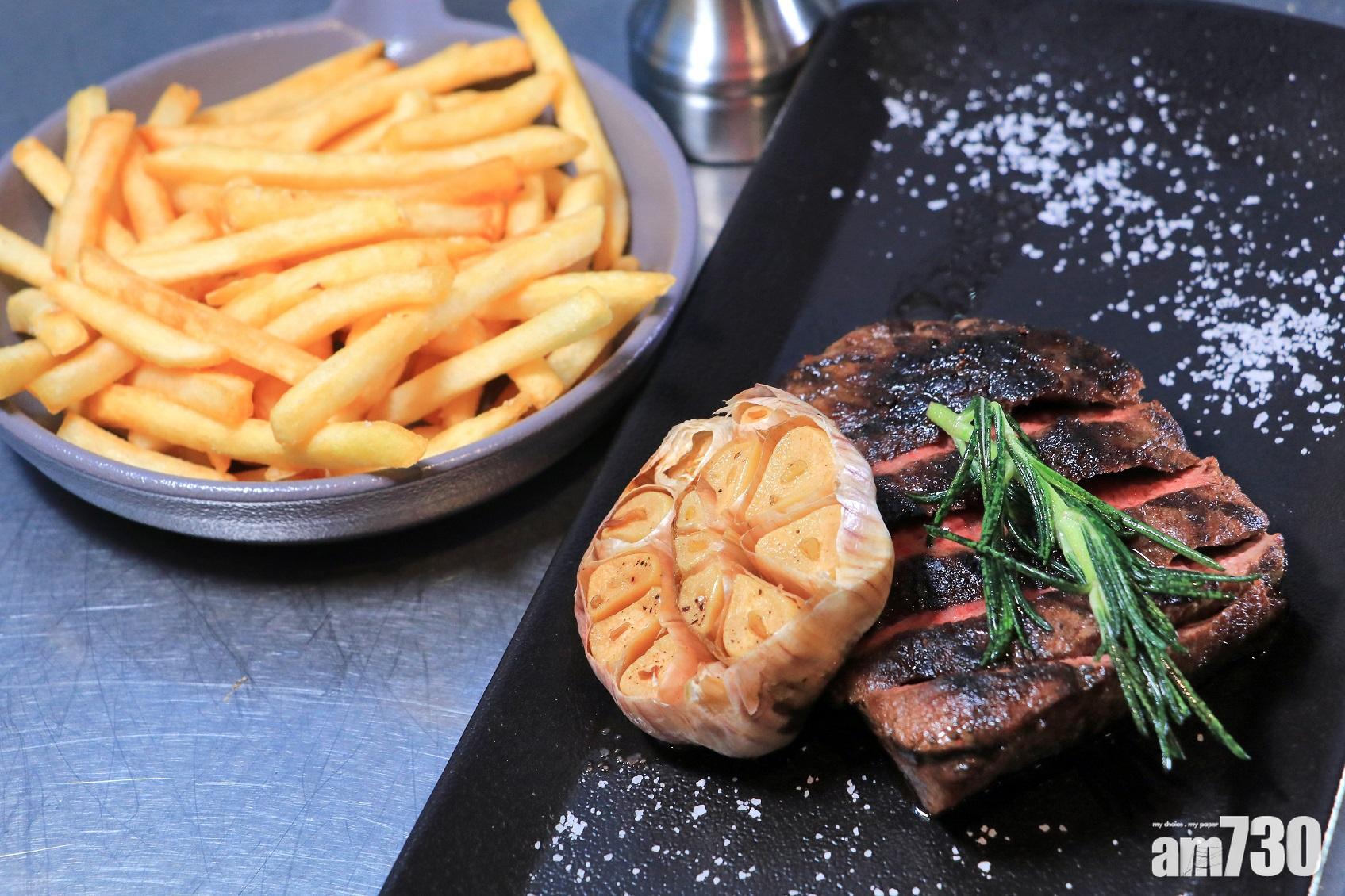 招牌牛扒質素穩定,加上任食薯條,因此餐廳每逢晚市都一定座無虛席。