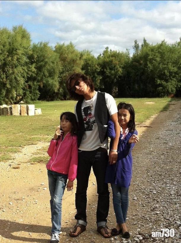三父女合照。