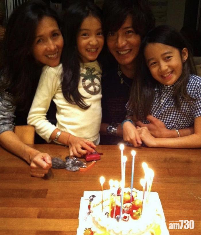 木村兩女童年時與父親慶生的合照。