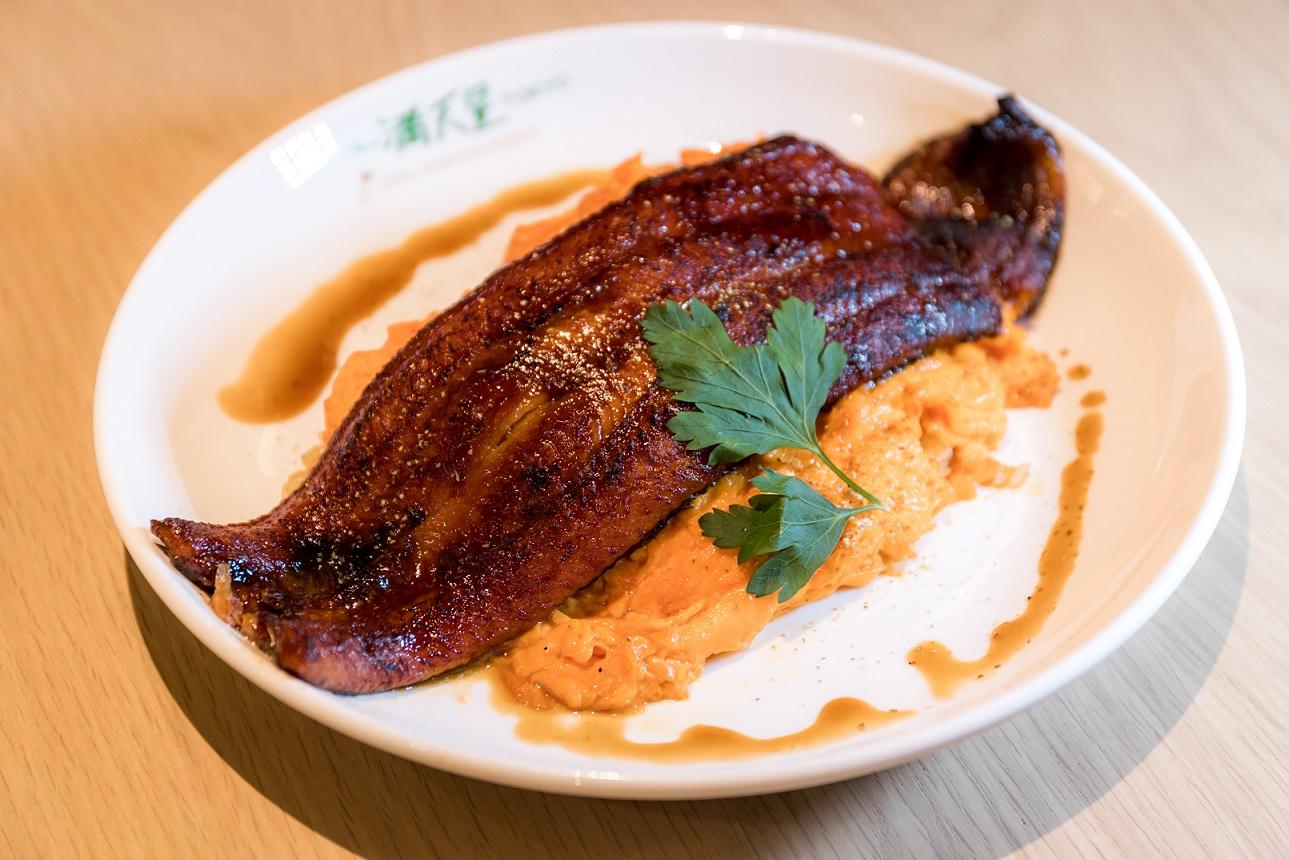 蒲燒鰻魚蛋包飯($248)是香港限定的新產品。