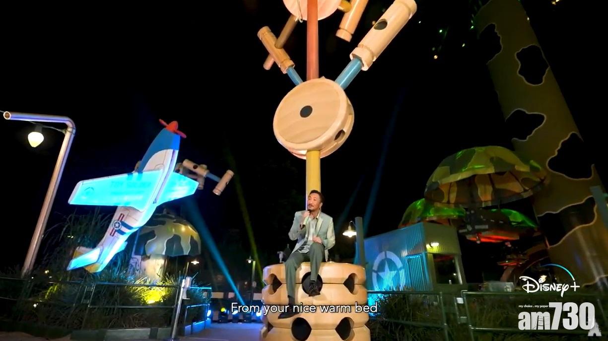 鄭中基在反斗奇兵大本營獻唱。